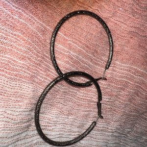 Shiny metallic hoop earrings
